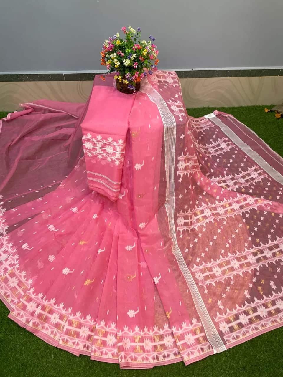 Baby Pink White Dhakai Jamdani Saree With Blouse Piece Baby Pink White Dhakai Jamdani Saree With Blouse Piece
