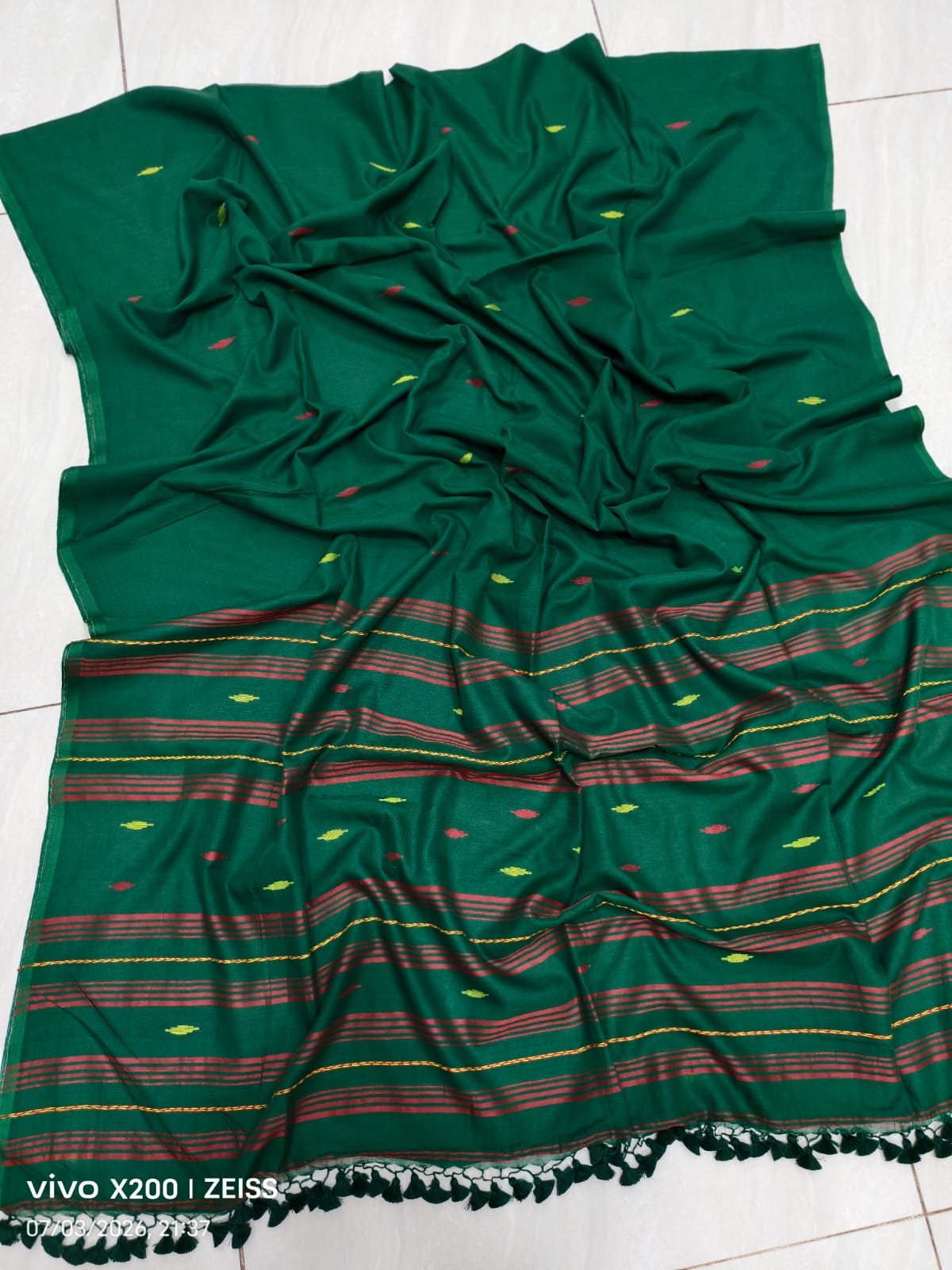 Dark Green Cotton Jamdani Saree With Blouse Piece Dark Green Cotton Jamdani Saree With Blouse Piece
