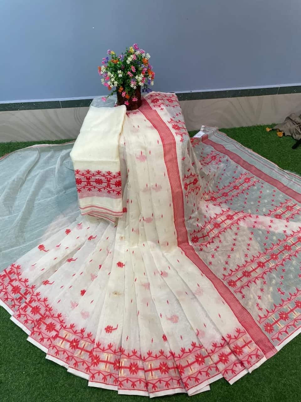 Divine White Red Dhakai Jamdani Saree With Blouse Piece Divine White Red Dhakai Jamdani Saree With Blouse Piece