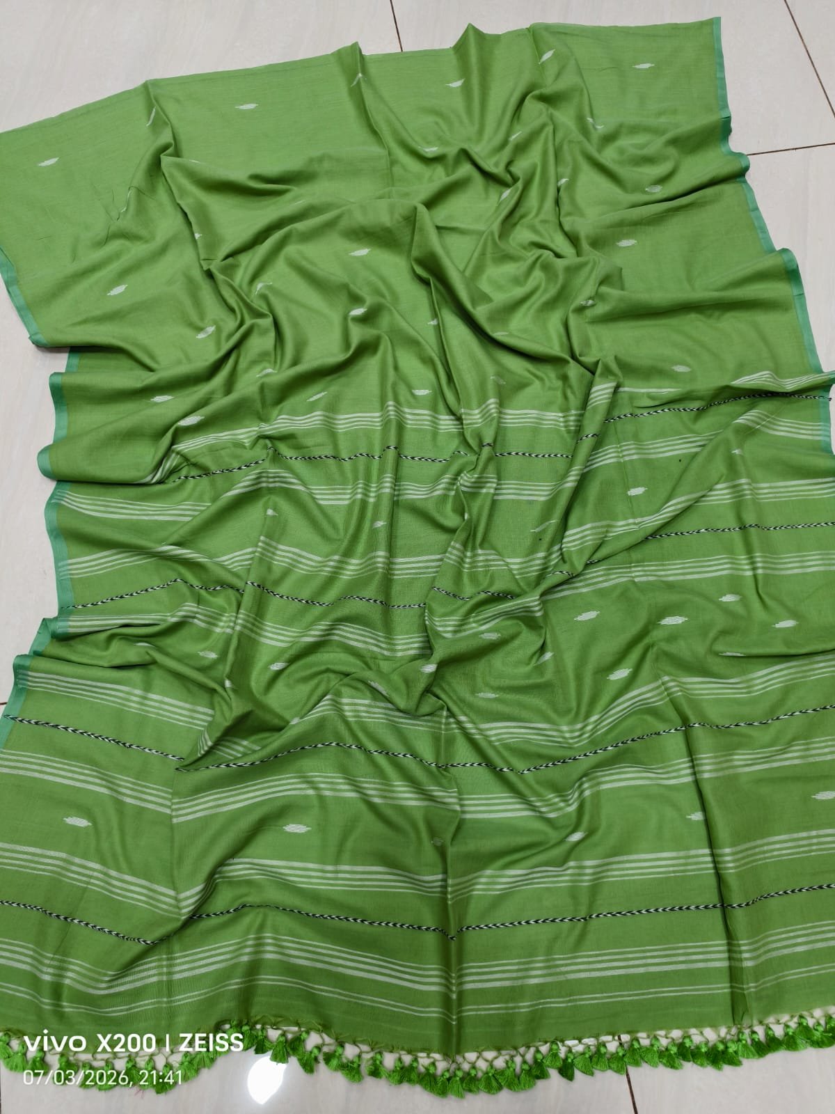 Grass Green Cotton Jamdani Saree With Blouse Piece Grass Green Cotton Jamdani Saree With Blouse Piece