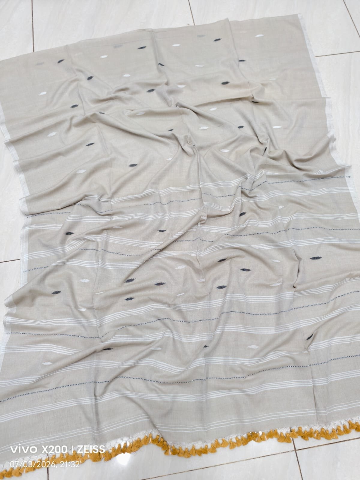 Light Grey Cotton Jamdani Saree With Blouse Piece Light Grey Cotton Jamdani Saree With Blouse Piece
