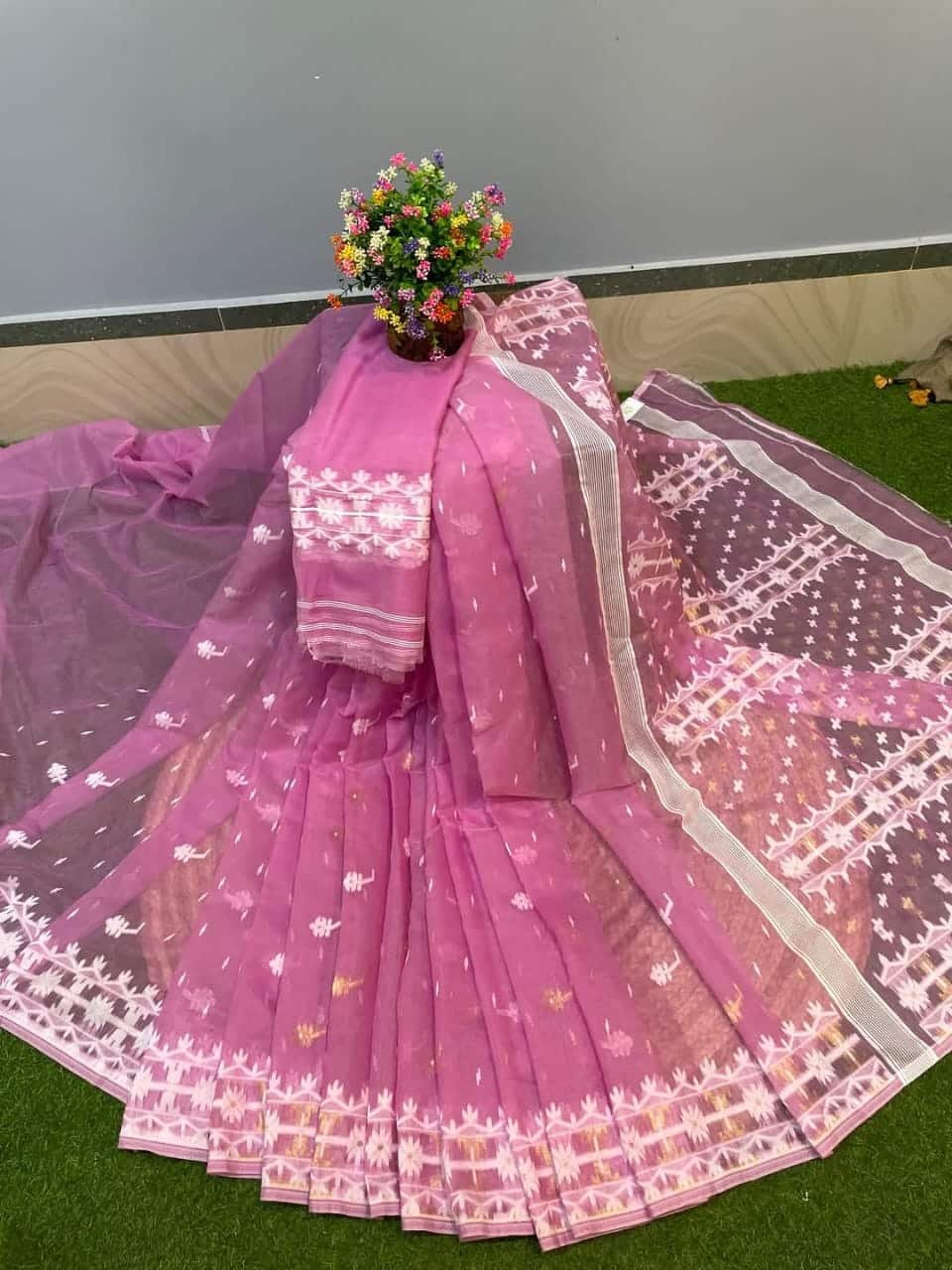 Matte Pink White Dhakai Jamdani Saree With Blouse Piece Matte Pink White Dhakai Jamdani Saree With Blouse Piece