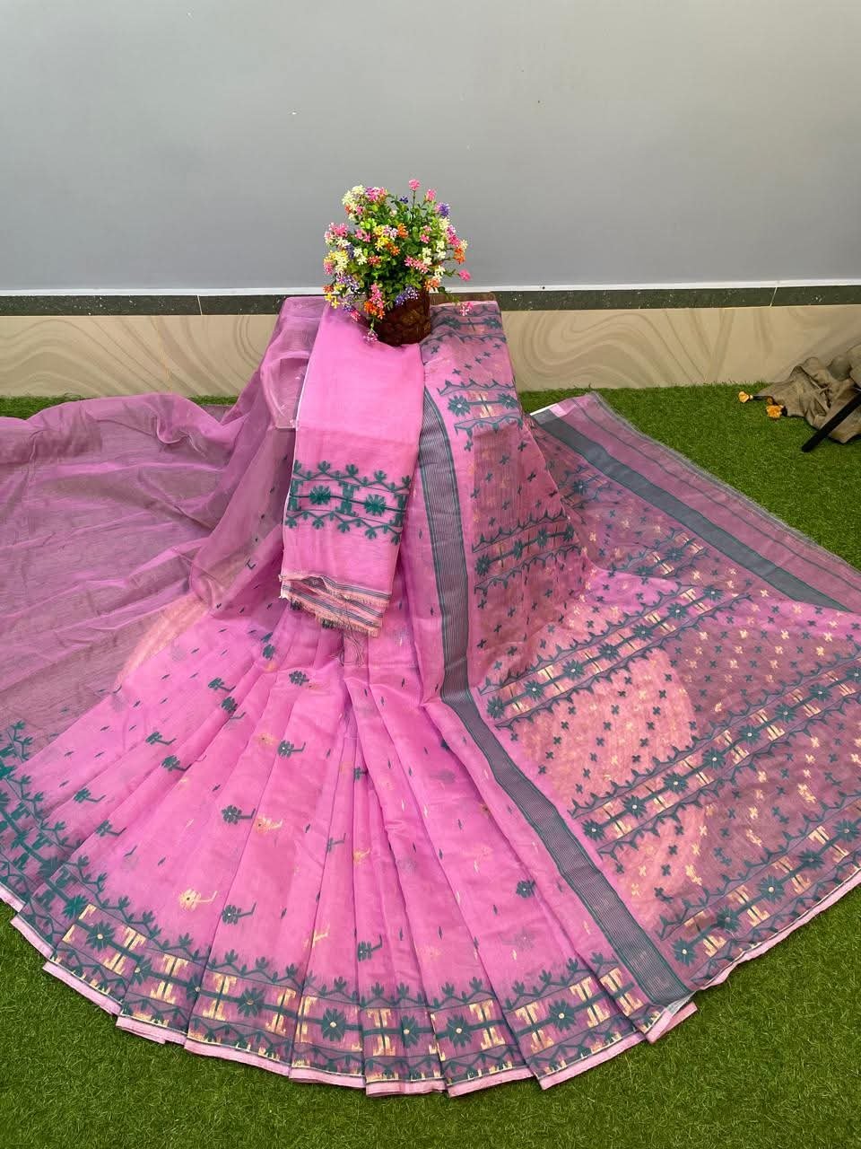 Pretty Pink Grey Dhakai Jamdani Saree With Blouse Piece Pretty Pink Grey Dhakai Jamdani Saree With Blouse Piece