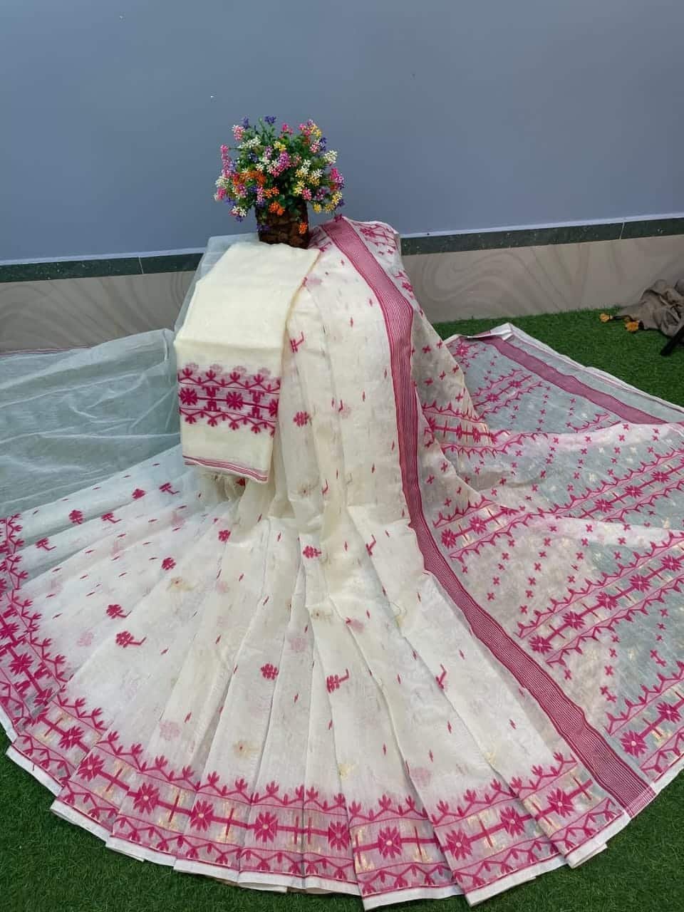 Snow White Pink Dhakai Jamdani Saree With Blouse Piece Snow White Pink Dhakai Jamdani Saree With Blouse Piece