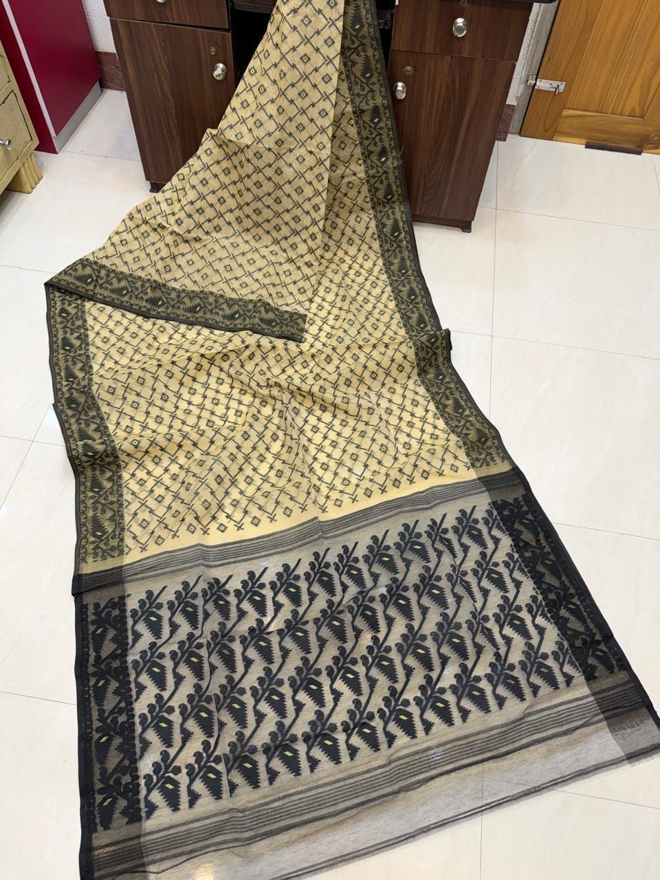 Yellow Black Dhakai Jamdani Semi Polished With Blouse Piece Yellow Black Dhakai Jamdani Semi Polished With Blouse Piece
